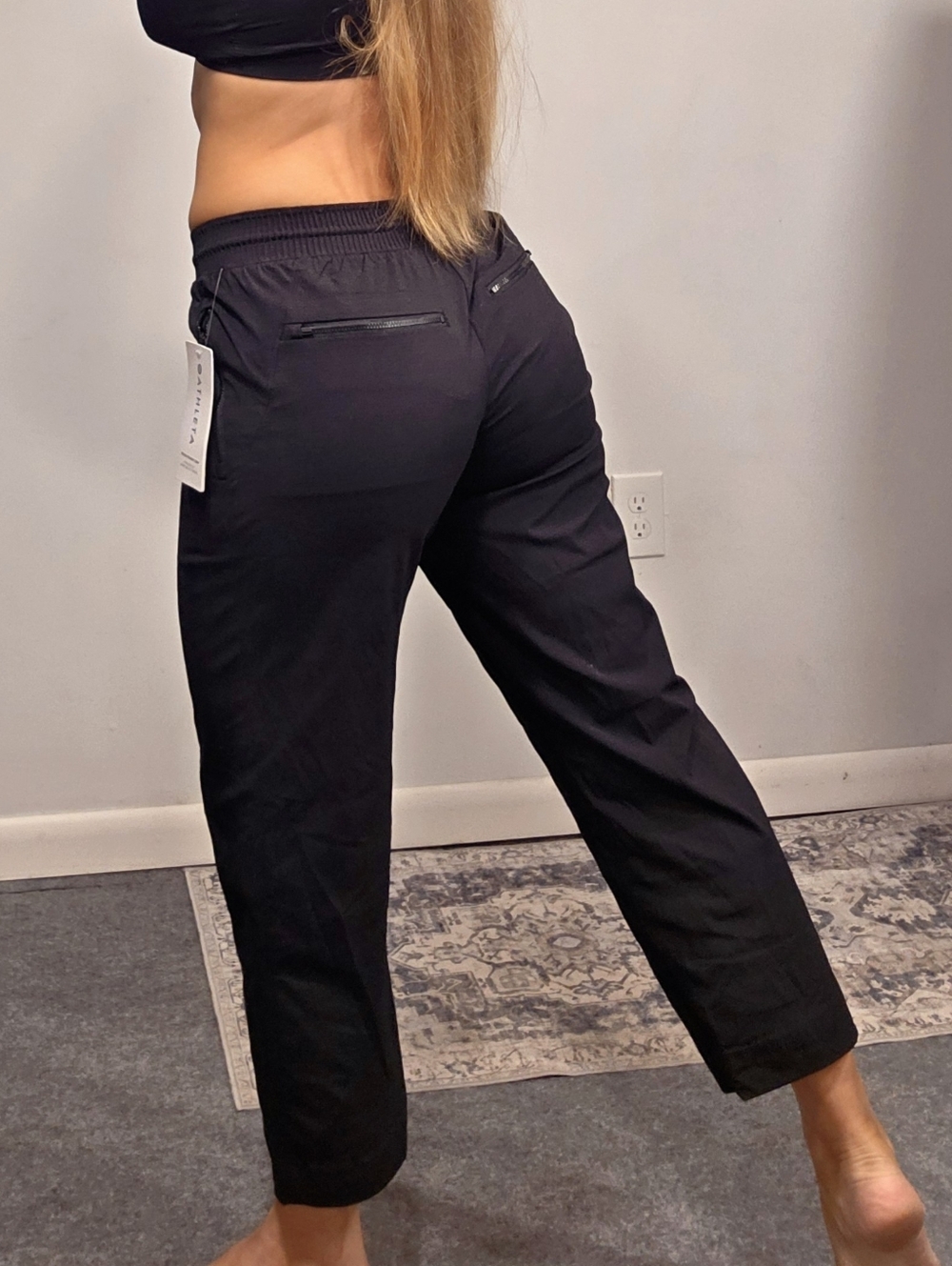 NWT, Athleta Black Trekkie Straight Crop Zip-Pocket Pants Size S (4-6)